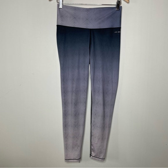 AR-33 Alpha High Waist Ombré Leggings Medium - Picture 2 of 7
